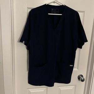 Figs FIONlite casma three pocket scrub top in navy size XXL